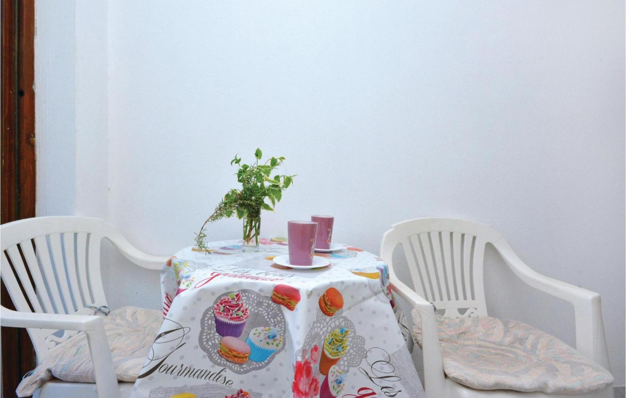 Beautiful Apartment In Vrboska With Kitchenette ภายนอก รูปภาพ