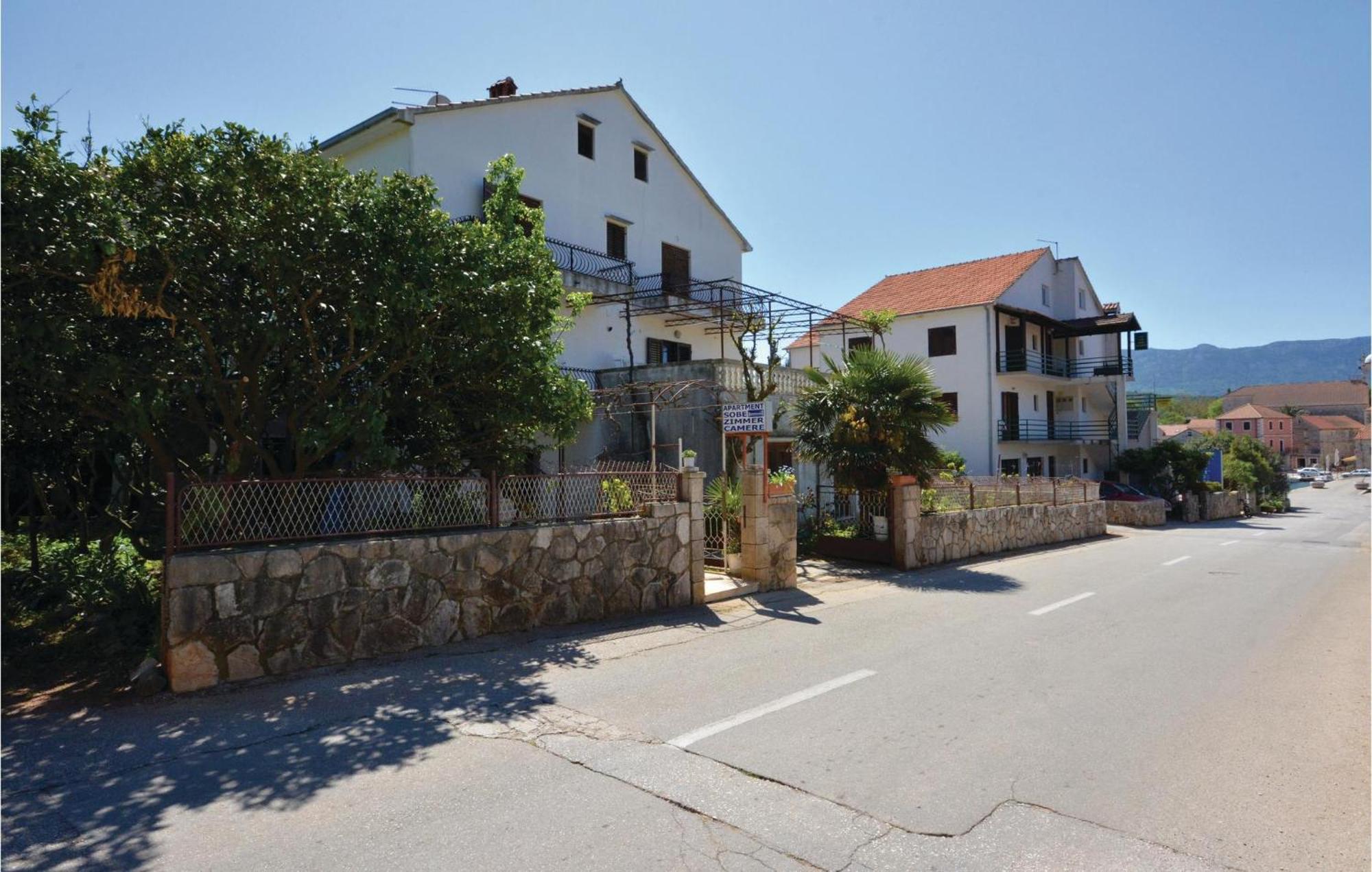 Beautiful Apartment In Vrboska With Kitchenette ภายนอก รูปภาพ