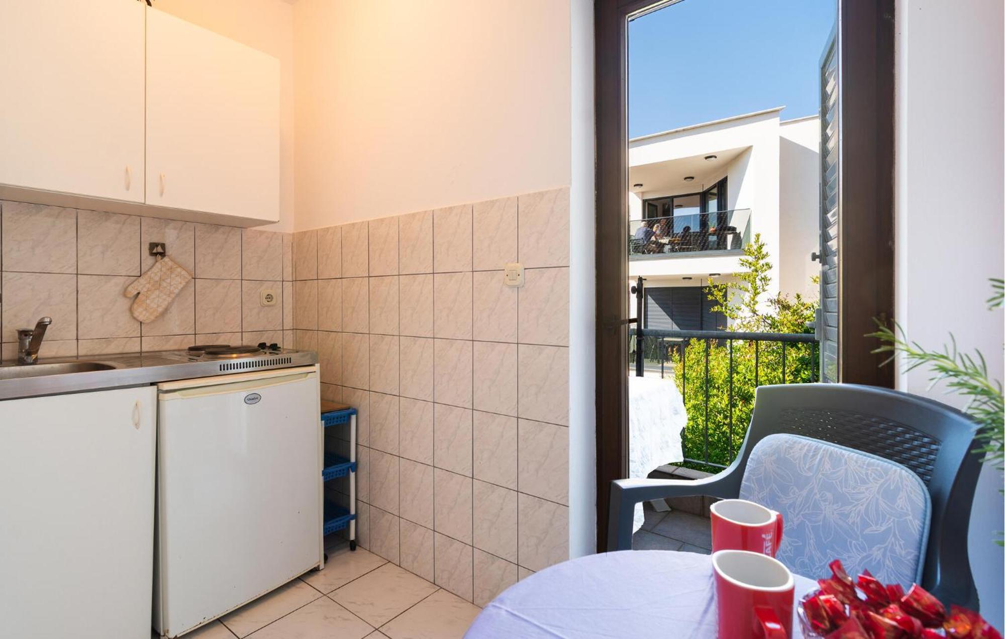 Beautiful Apartment In Vrboska With Kitchenette ภายนอก รูปภาพ