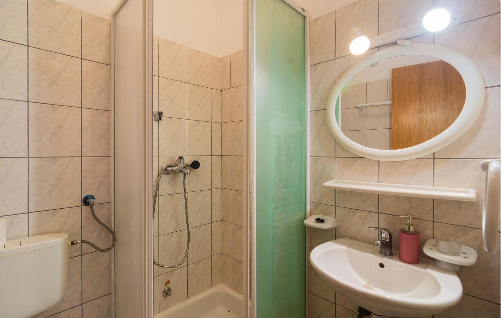 Beautiful Apartment In Vrboska With Kitchenette ภายนอก รูปภาพ